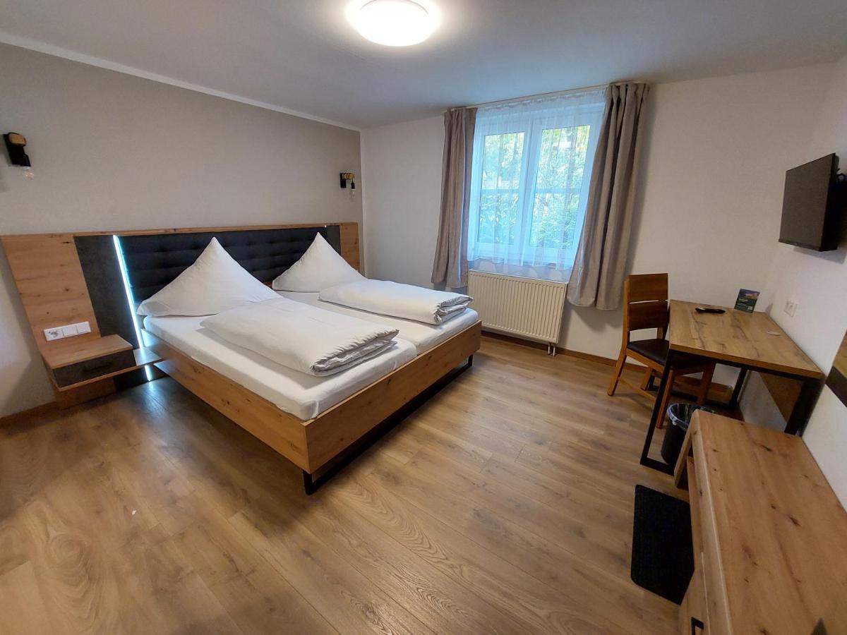 Landgasthof Moersbergei Bubenreuth Buitenkant foto