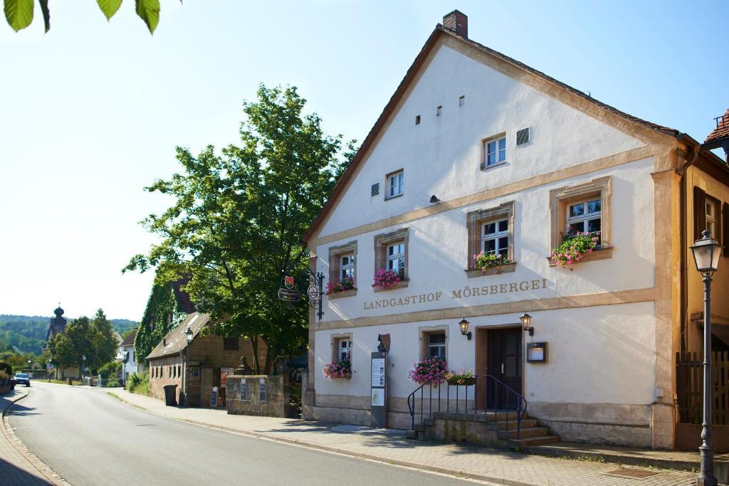 Landgasthof Moersbergei Bubenreuth Buitenkant foto
